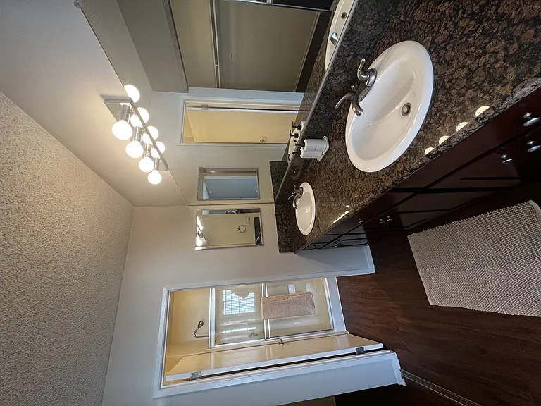 Versailles on the Lake Apartments — Photo 132