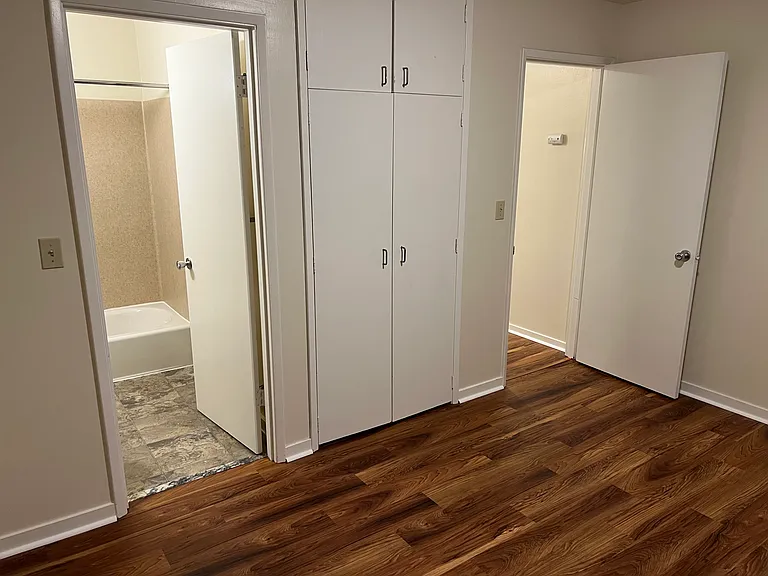 1201 NE 52nd St #4 — Photo 7