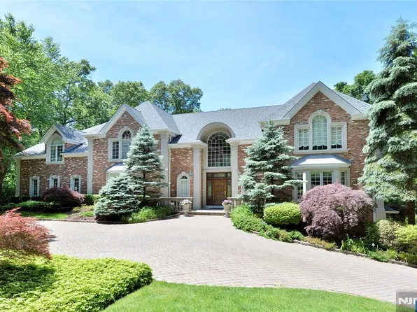 4 Baldwin Rd, Saddle River, NJ 07458