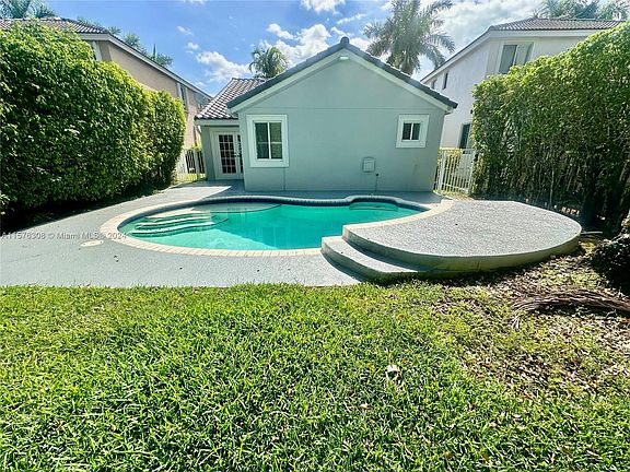 4th image of 929 Phoenix Way