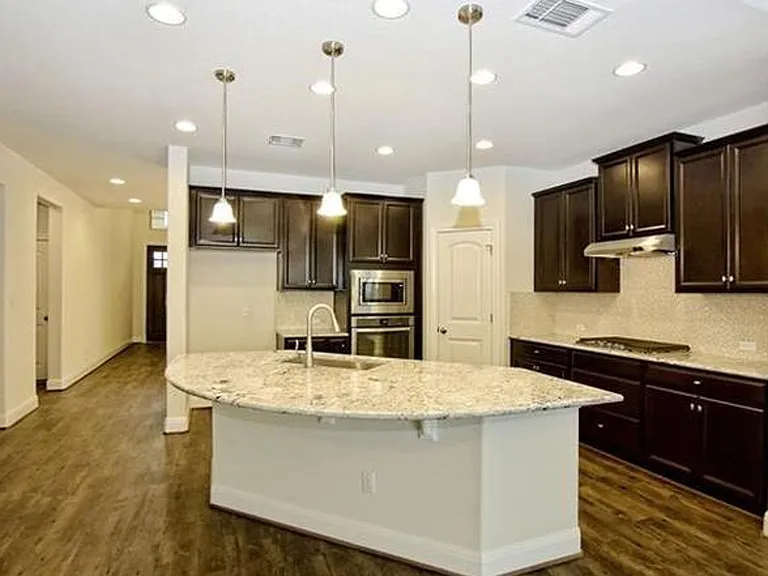 15821 Cinca Terra Dr — Photo 4