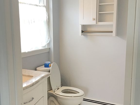 master bedroom bathroom 