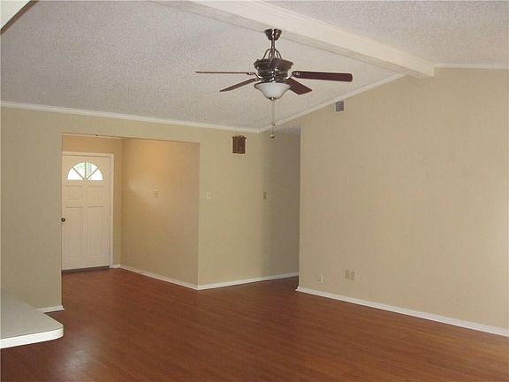 3rd image of 1902 Briarwood Dr