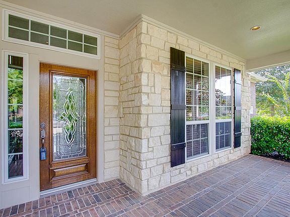 2nd image of 1515 Caledonia Trl