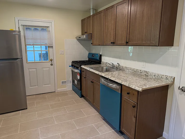 11 Holle Pl #1 — Photo 3