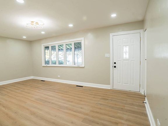 2nd image of 11024 Oxford Ave