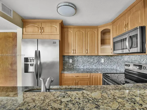 11800 SW 18th St APT 529-4, Miami, FL 33175