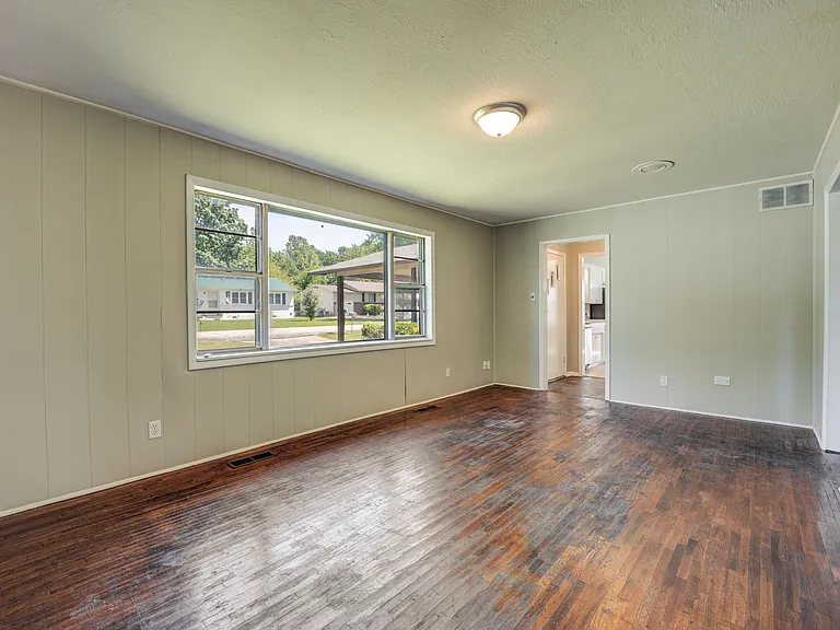 2816 Memphis St — Photo 4