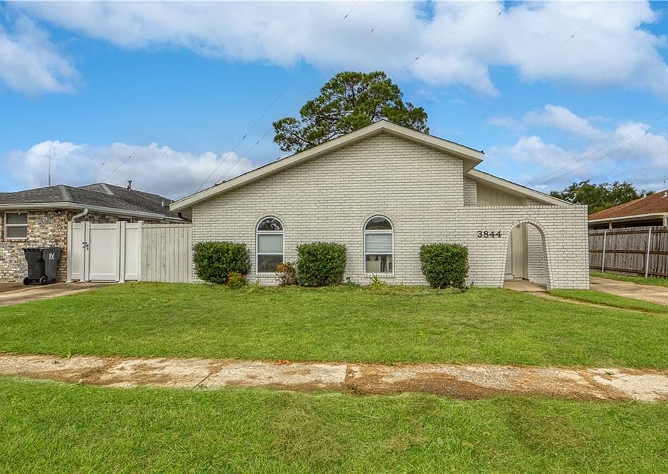 1st image of 3844 Plaza Dr