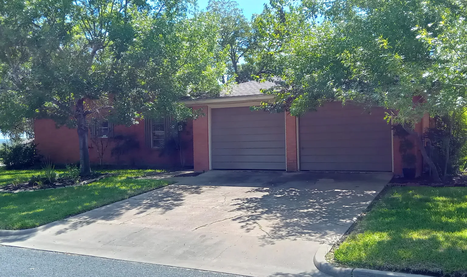 3 bed, 2200 sqft, $2,200 — Photo 4