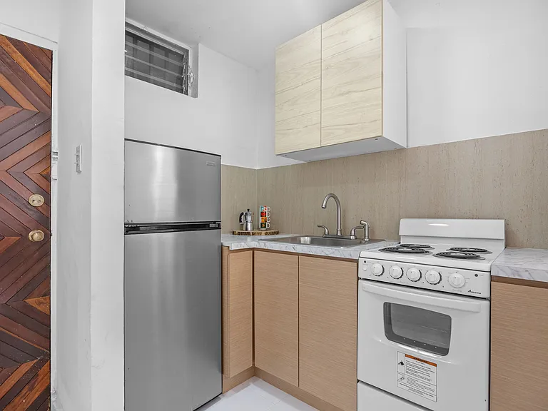 1551 Francia #4E — Photo 4
