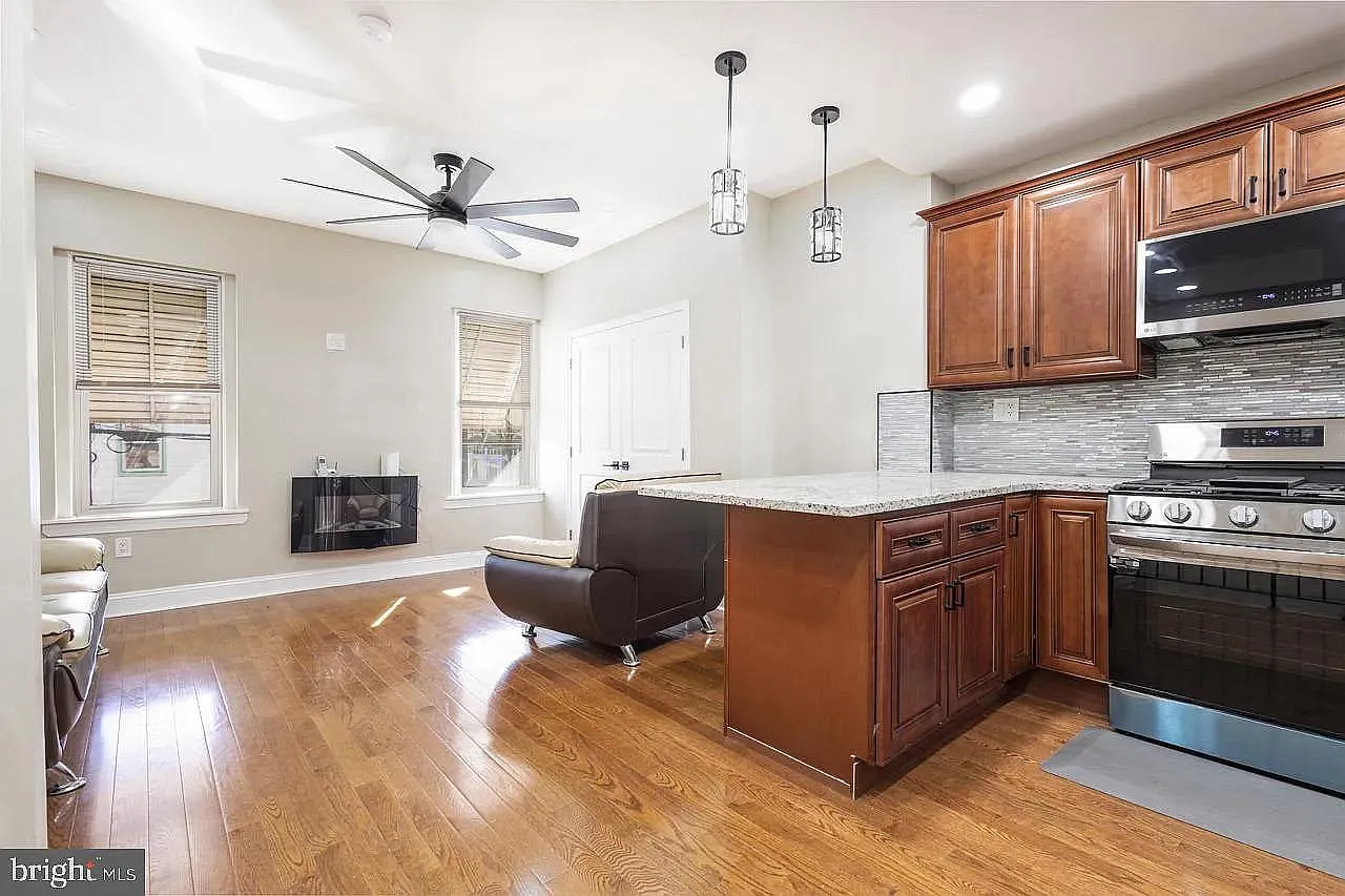 1 bed, 1.0 bath, 1190 sqft, $1,300 — Photo 4