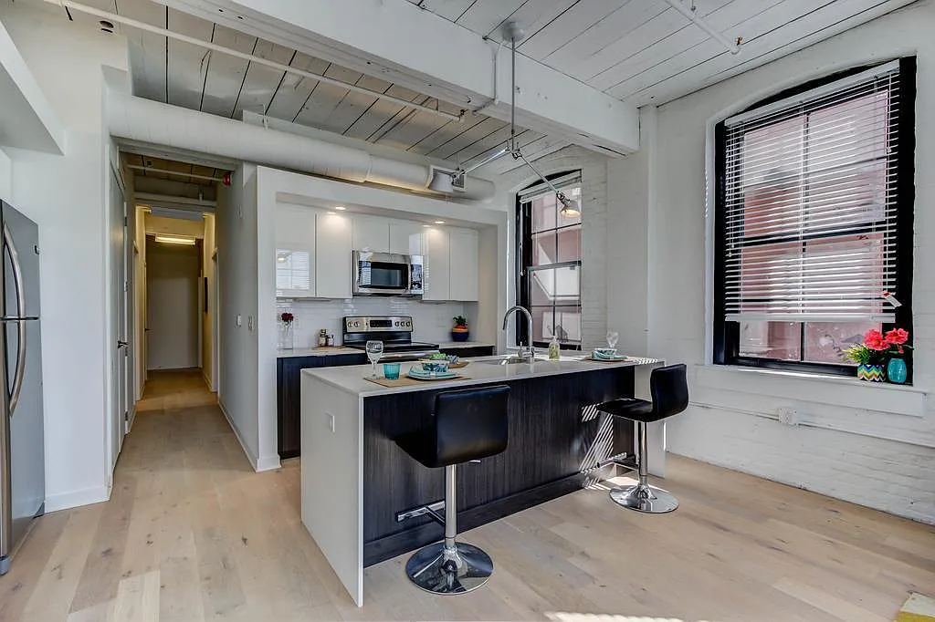 430 Fairmount — Photo 2