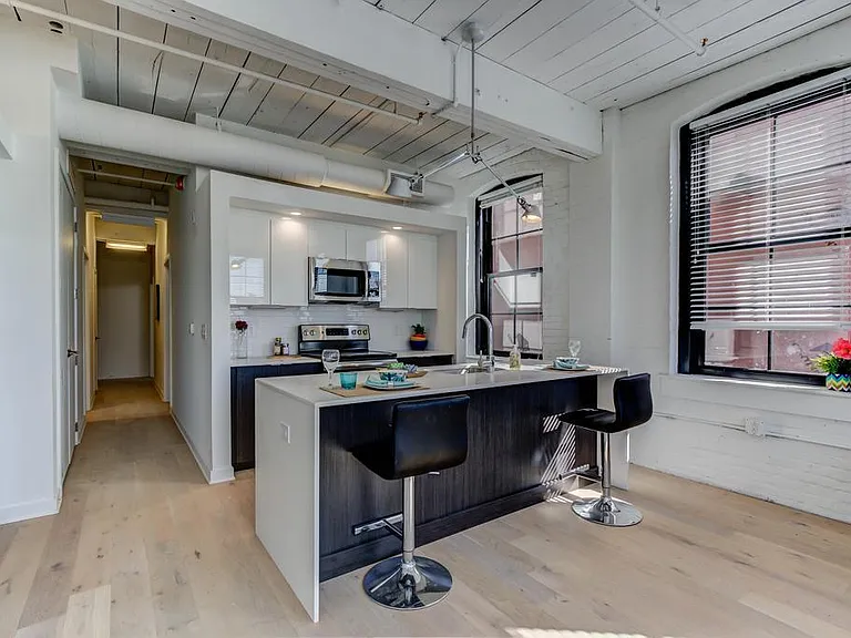 430 Fairmount — Photo 2