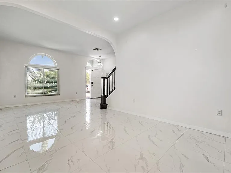 380 Rosalind Ln — Photo 6