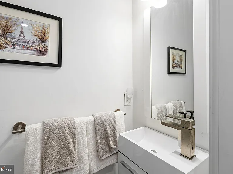 1206 N Orianna St #1 — Photo 8