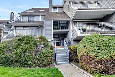 8C Cove Lane  image 1 of 32