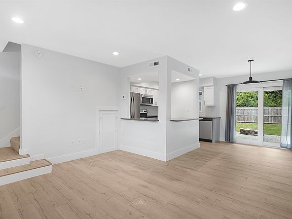 4th image of 112 E St #B