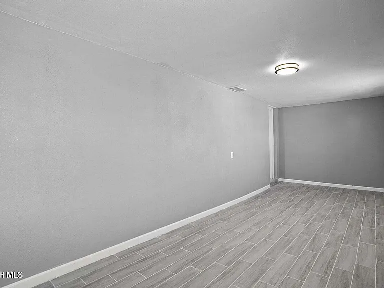 5021 Tetons Dr — Photo 8