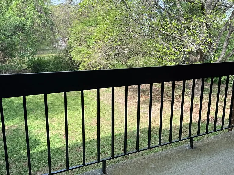 4002 Governors Sq #7 — Photo 3