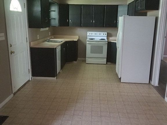 5th image of 3160 N Webster Ave