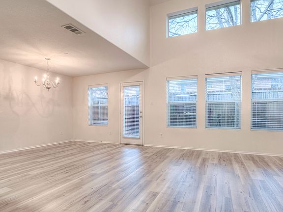 4th image of 9948 Fleetwood Dr