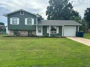 1022 Persimmon Dr, Troy, MO 63379