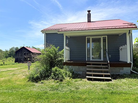 2nd image of 286 Mechanic St