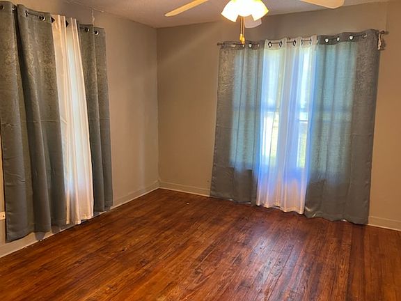 4th image of 204 Peach St