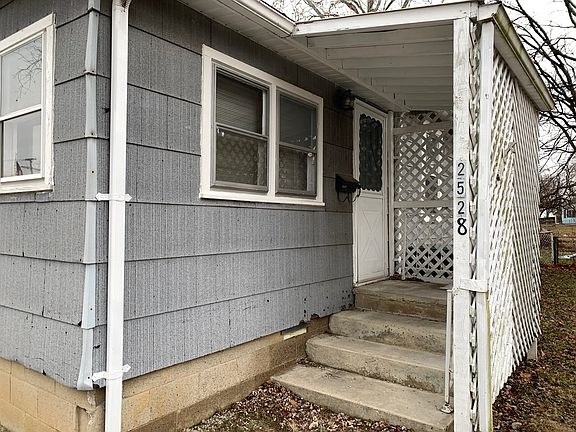 2nd image of 2528 W Memorial Dr