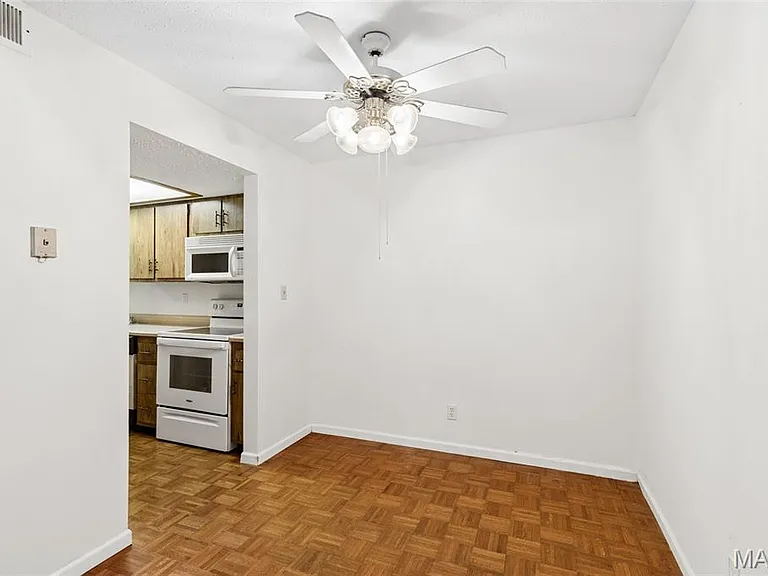 2434 Fowler Ave — Photo 6