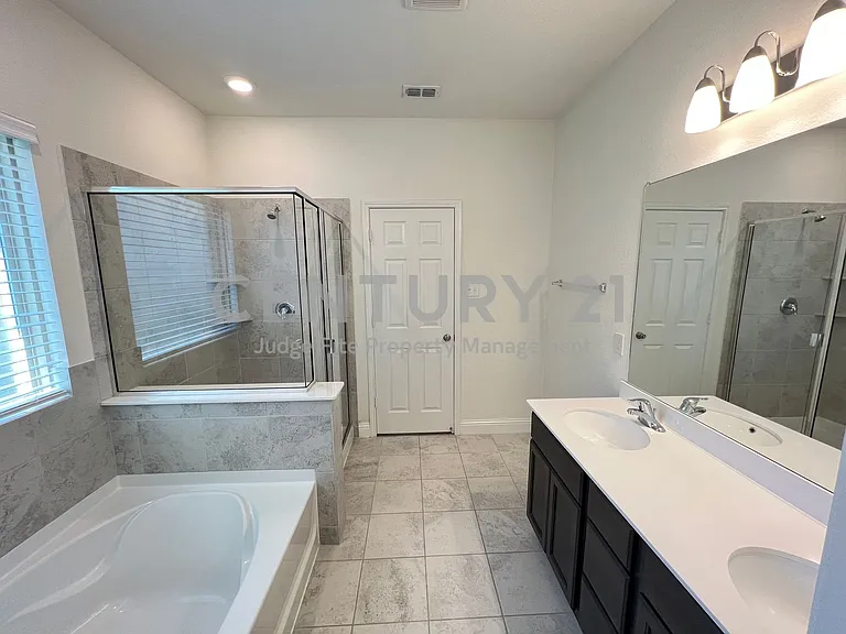 2605 Warren Ln — Photo 13