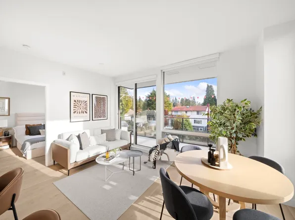 5212 Cambie St #305, Vancouver, BC V6B 2N4