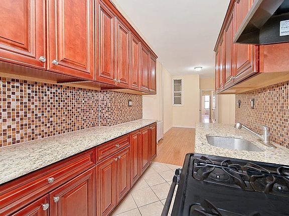 4th image of 286 W 127th St #3R