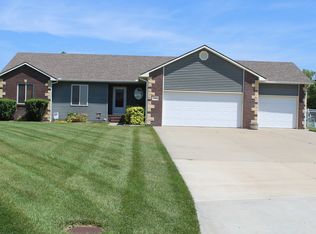 3 Lakeview Cir, South Hutchinson, KS 67505