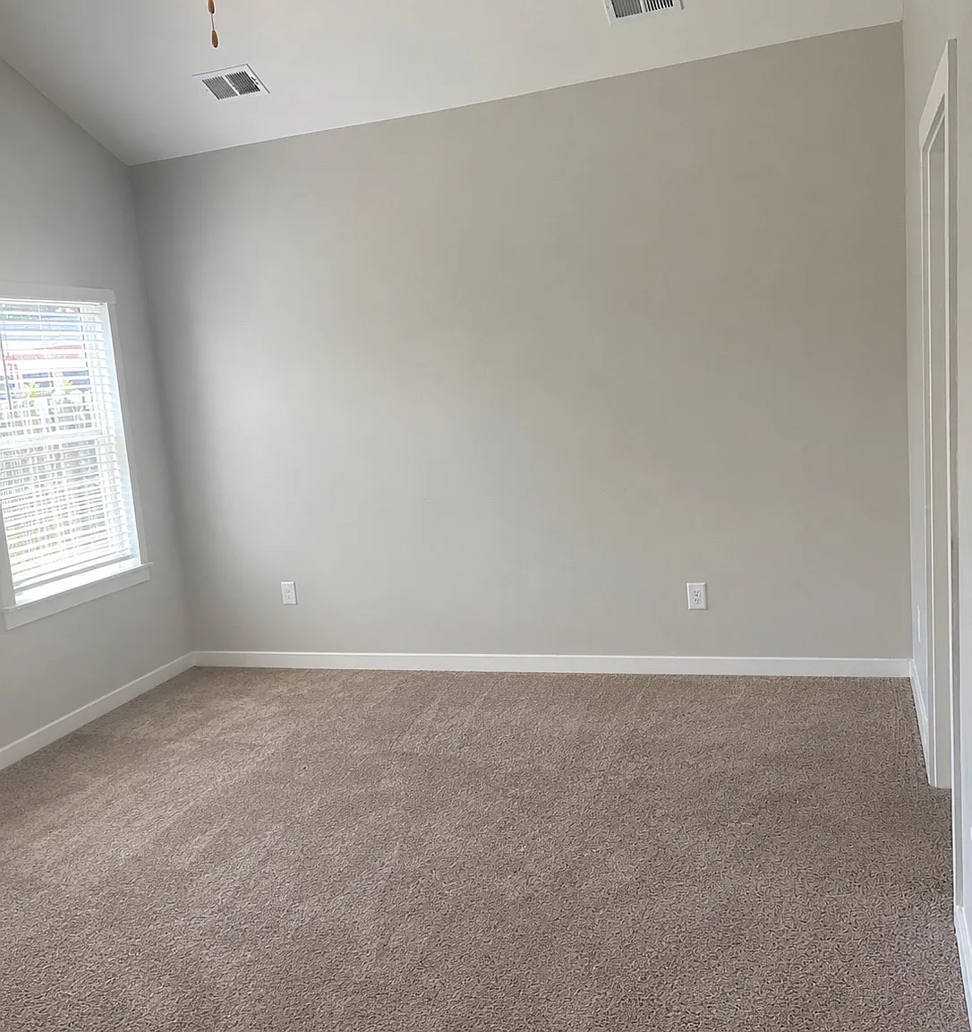 4 bed, 2055 sqft, $2,400 — Photo 4
