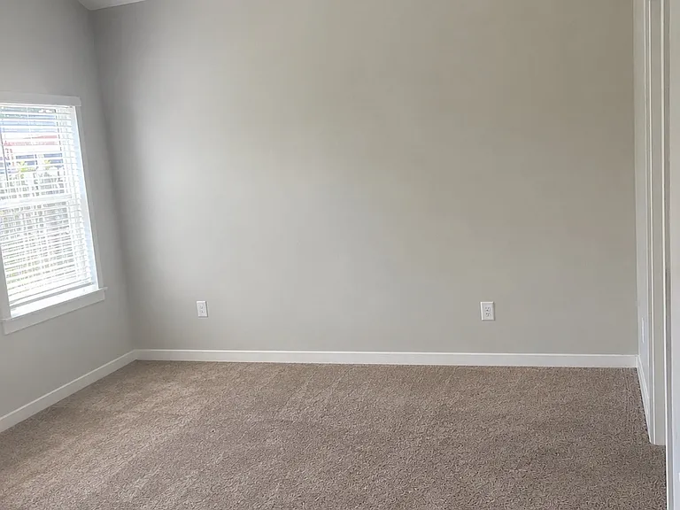 711 Windmill Cir — Photo 4