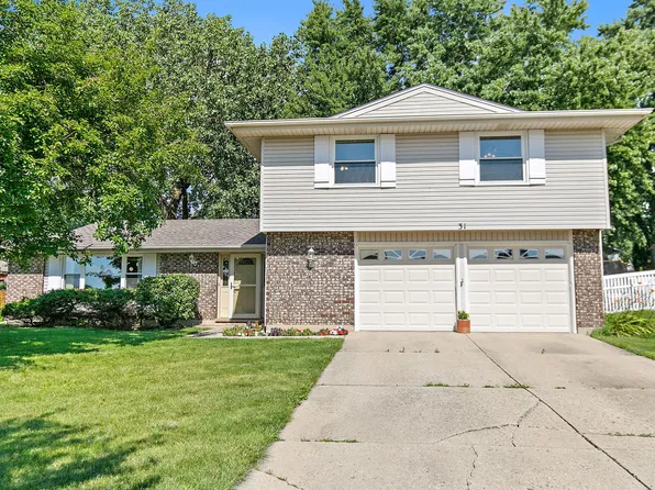 31 S Salem Dr, Schaumburg, IL 60193