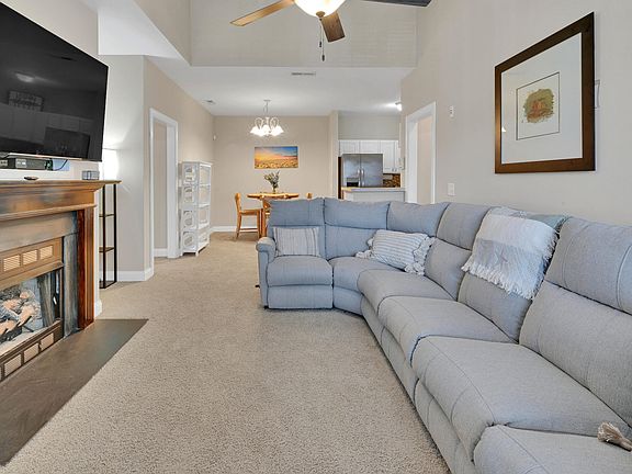 4th image of 1944 Tara Court #203