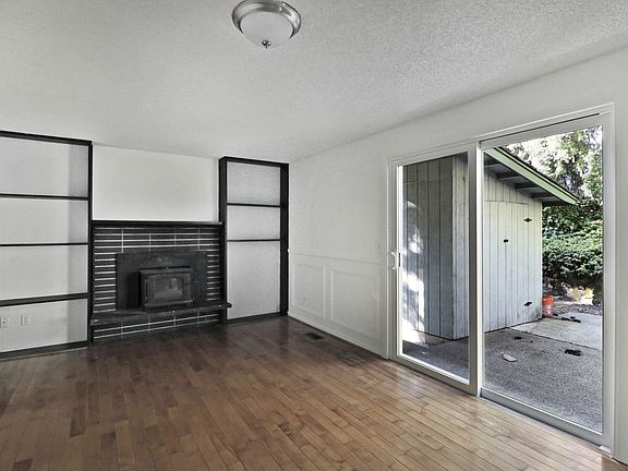4th image of 2186 Crosswoods Cir