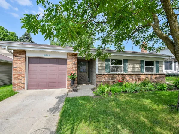 6853 Red Wing Dr, Woodridge, IL 60517