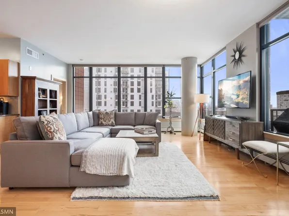 215 10th Ave S Unit 401, Minneapolis, MN 55415