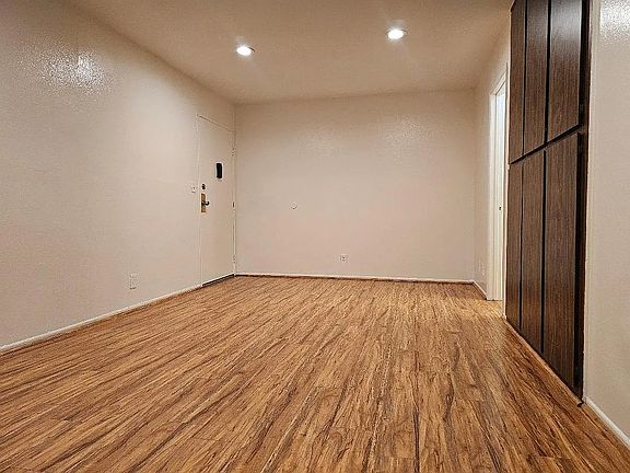 3rd image of 7139 Hazeltine Ave #102