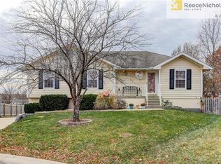 524 NE Summit Dr, Blue Springs, MO 64014