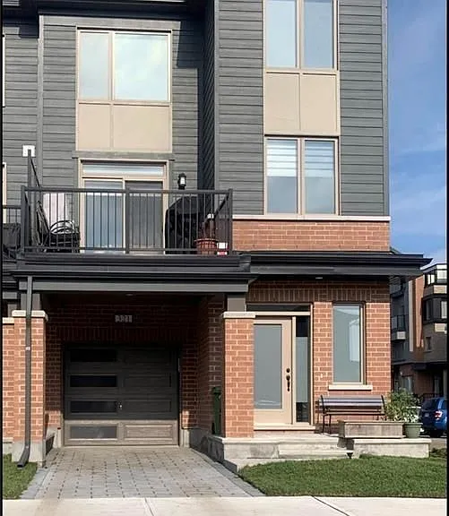 321 Squadron Cres — Photo 1