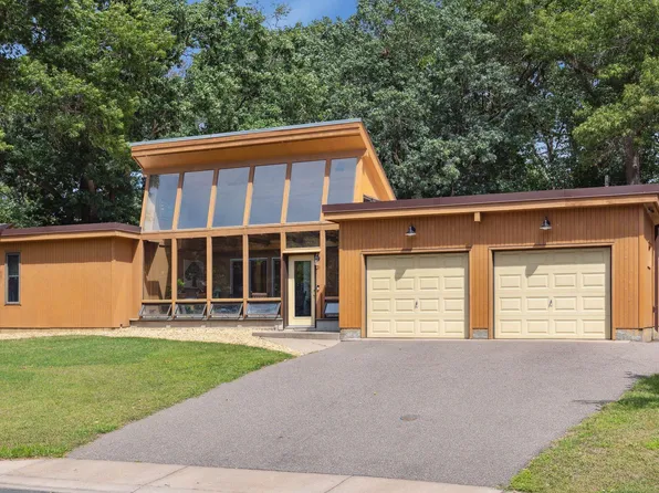 31 E Golden Lake Rd, Circle Pines, MN 55014