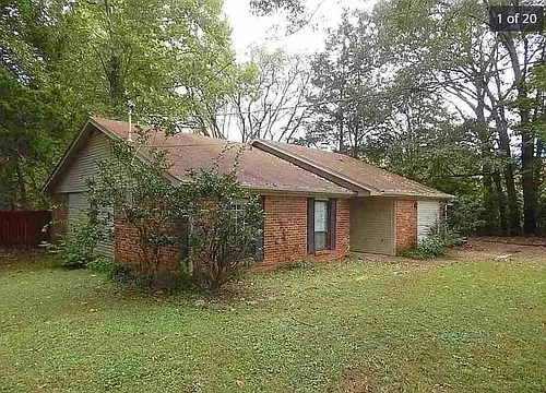 1111 Club View Dr NW Photo 1