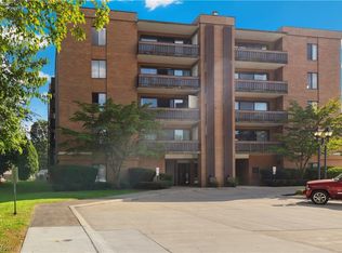 22555 Center Ridge Rd APT 303, Rocky River, OH 44116