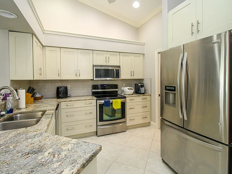 333 Wentworth Ct — Photo 7