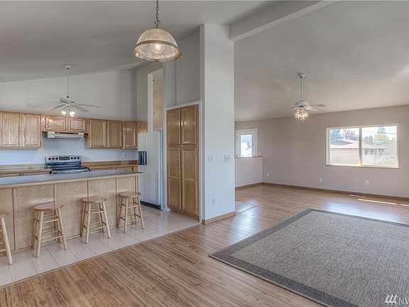 5th image of 1707 N Aurora Ave